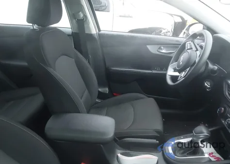 2024 Kia Forte Lxs z USA, uszkodzony, nr VIN 3KPF24AD3RE757069